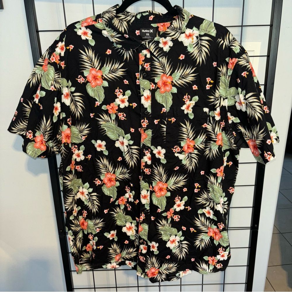 Hurley Black Floral Men's Casual Button Down Shirt EUC